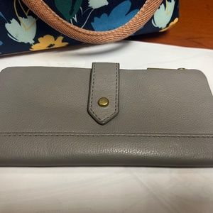 Fissile clutch wallet